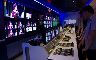 光影背后的匠心——探秘山海關(guān)區(qū)廣播電視臺(tái)節(jié)目制作全流程